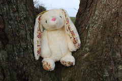 Bert the Bunny, med knitrefyld og piv, 35 cm