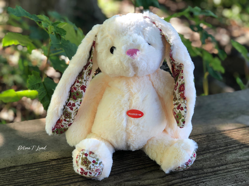 Bert the Bunny, med knitrefyld og piv, 35 cm